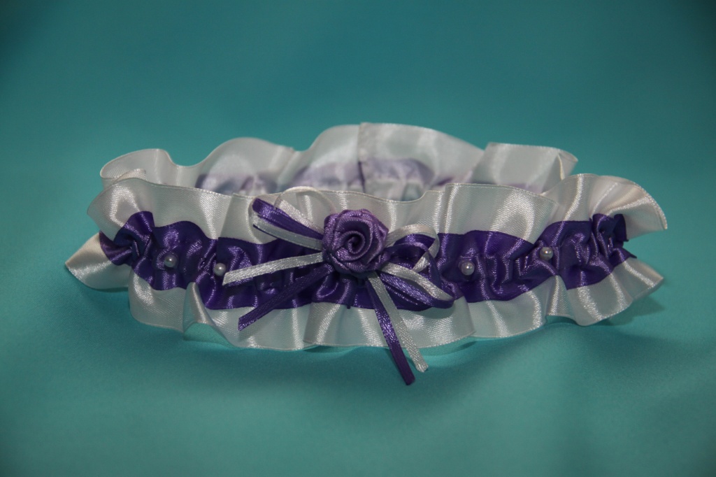 Свадебная подвязка невесты «Дева» фиолетовая