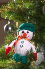 Новогодняя ёлочная игрушка «Снеговик» ручной работы зеленый