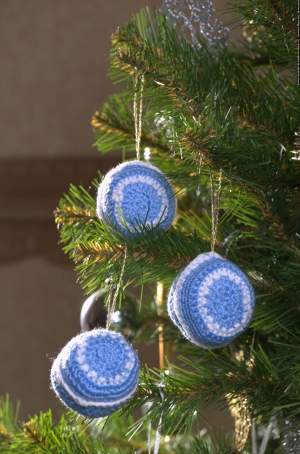 Новогодние ёлочные шары «Завиток» ручной работы сине-белые набор 3 штуки