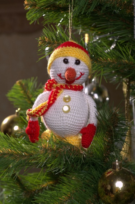 Новогодняя ёлочная игрушка «Снеговик» ручной работы желтый
